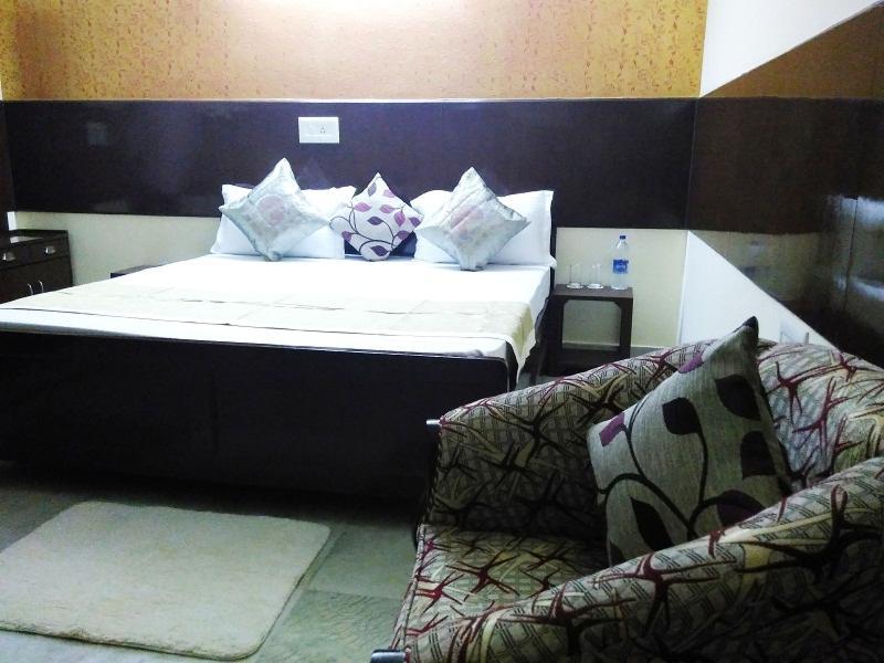 แอร์พอร์ต โฮเต็ล โอลีฟ แอนด์ บลู Hotel นิวเดลี ภายนอก รูปภาพ