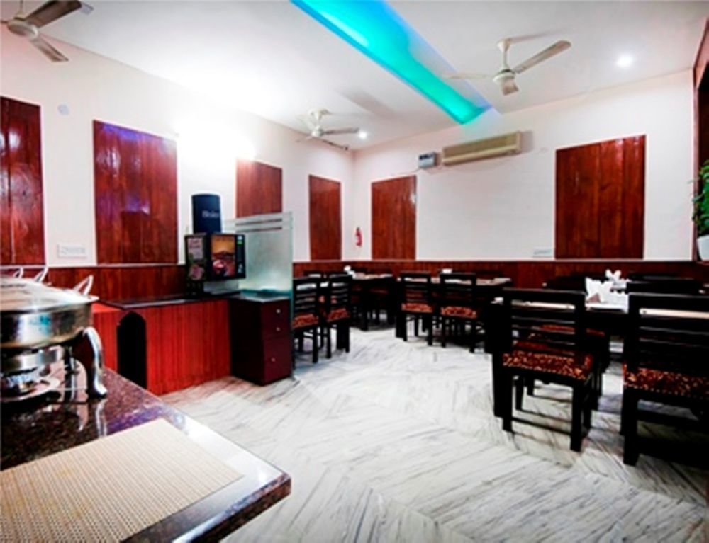 แอร์พอร์ต โฮเต็ล โอลีฟ แอนด์ บลู Hotel นิวเดลี ภายนอก รูปภาพ