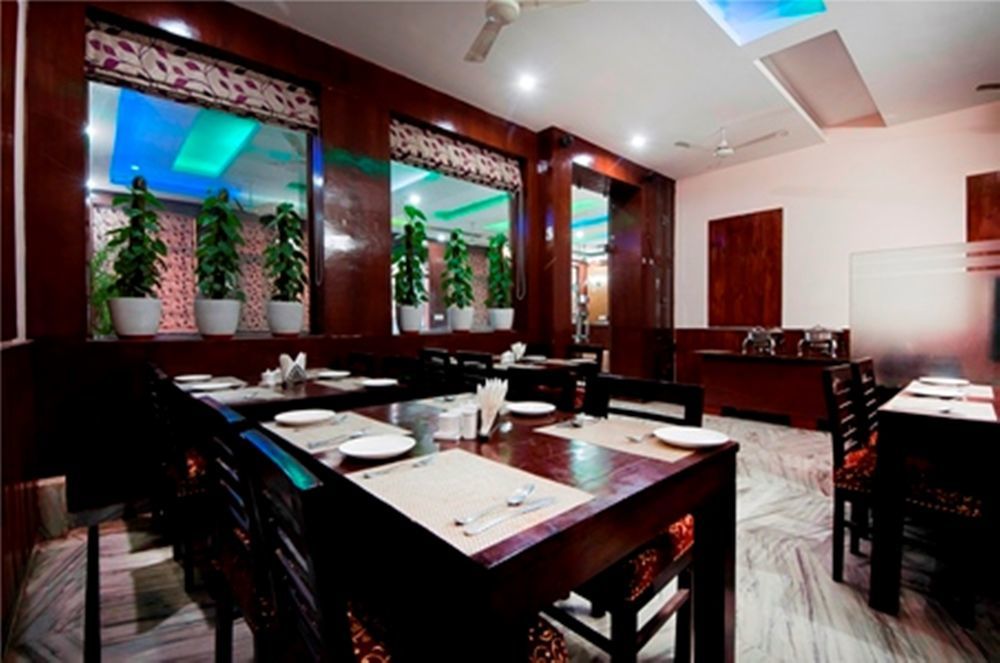 แอร์พอร์ต โฮเต็ล โอลีฟ แอนด์ บลู Hotel นิวเดลี ภายนอก รูปภาพ