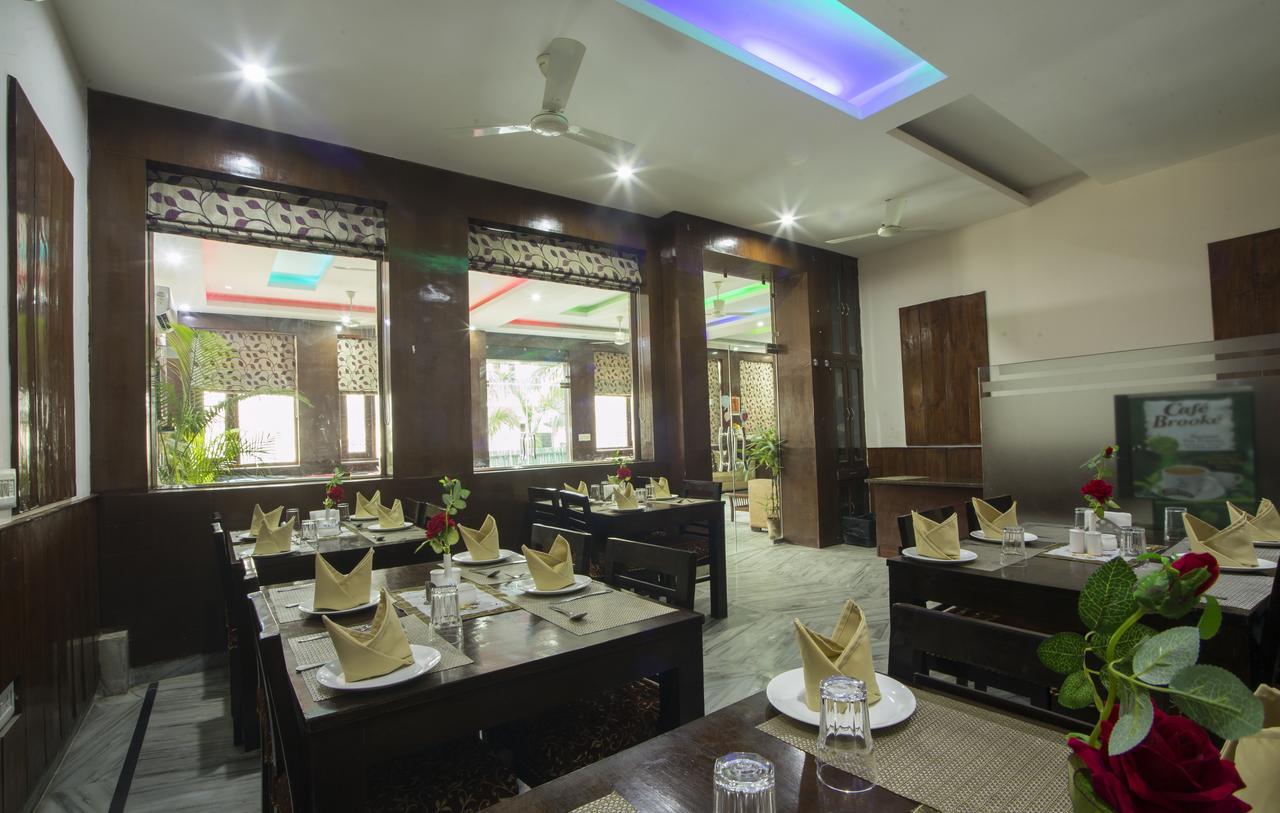 แอร์พอร์ต โฮเต็ล โอลีฟ แอนด์ บลู Hotel นิวเดลี ภายนอก รูปภาพ