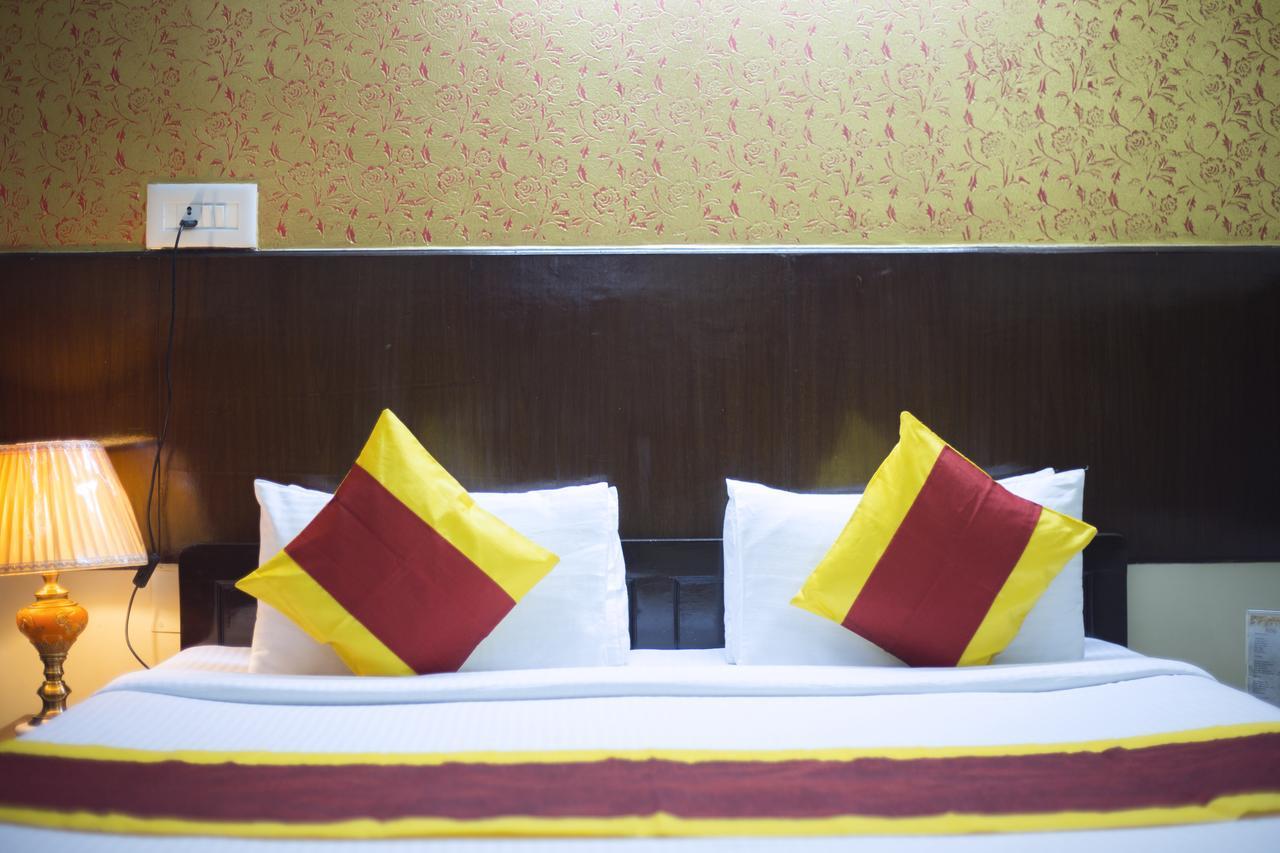 แอร์พอร์ต โฮเต็ล โอลีฟ แอนด์ บลู Hotel นิวเดลี ภายนอก รูปภาพ